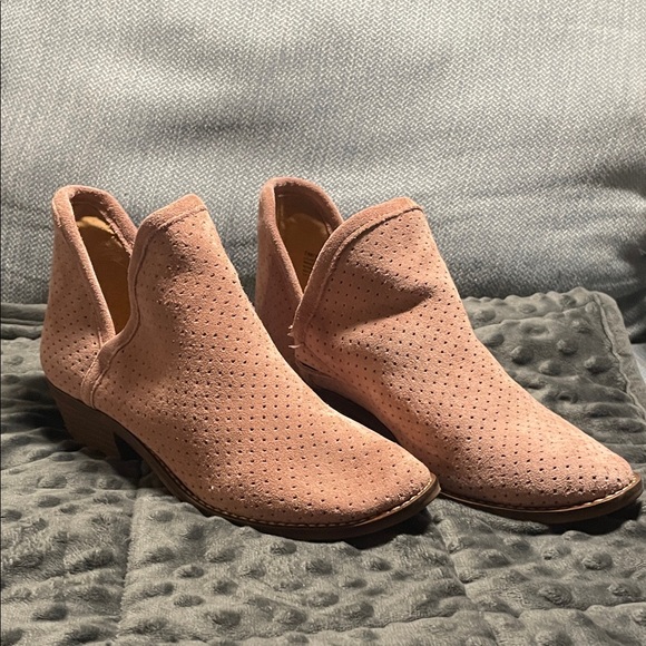 Lucky Brand Pink Suede bootie, shootie, shoes READ for sizing - Picture 6 of 10